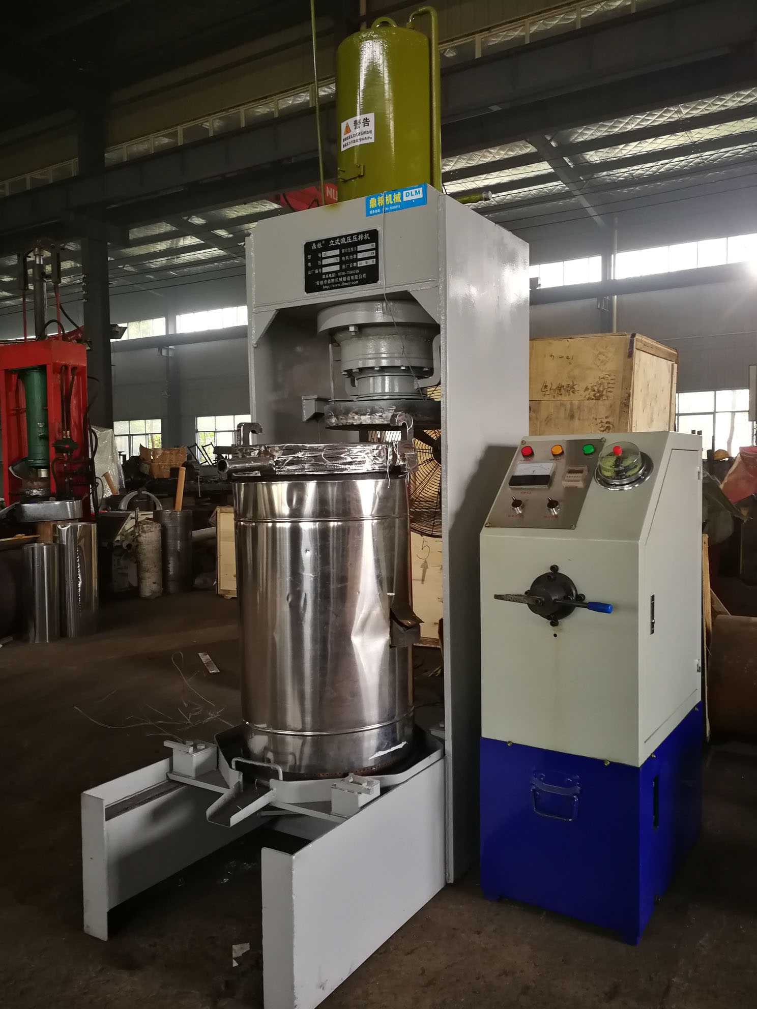 不銹鋼超高壓立式液壓壓榨機，果汁壓榨機，果渣壓榨機，藥材壓榨，油渣處理，白土壓榨